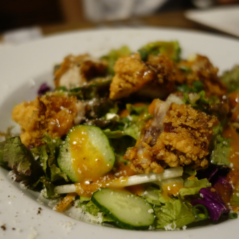 カリカリチキンのサラダ(サウザリー)