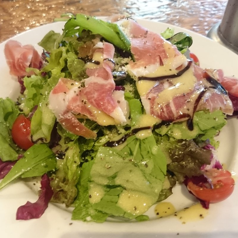 生ハムとルッコラのサラダ(アヒルビアホール)