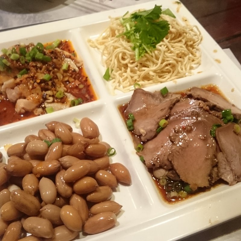 冷菜の盛り合わせ(知音食堂)