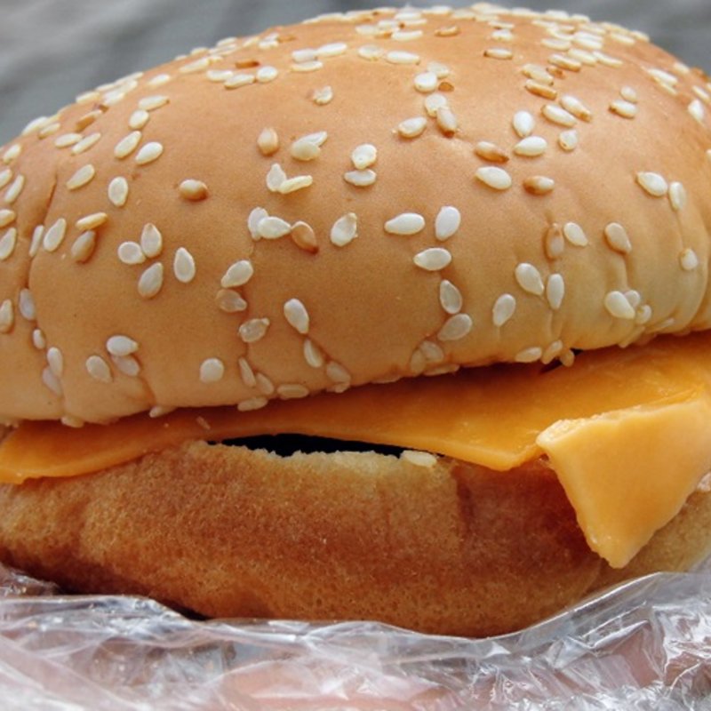 チーズバーガー(ヤジマベーカリー)