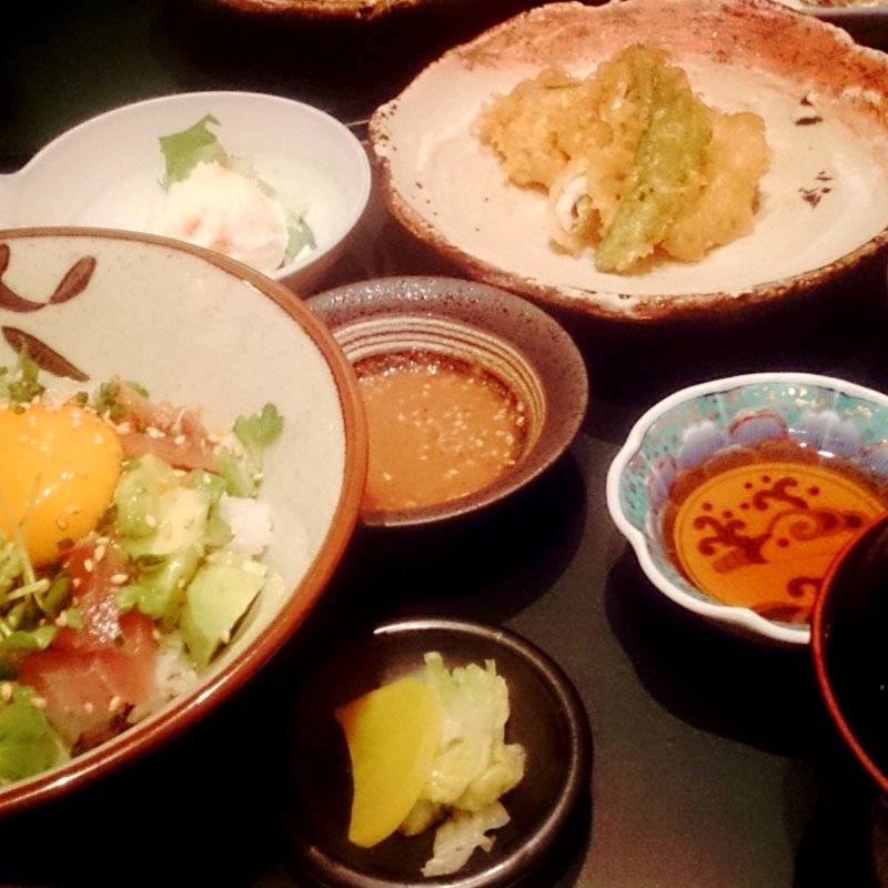 ゴマダレマグロアボカド丼と天ぷらセット(転石亭 流石 （【旧店名】赤坂 転石亭）)
