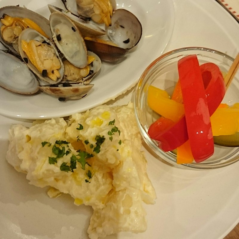 タパス盛り合わせ3種(ハモネリア ベジョータ ギョクロ)