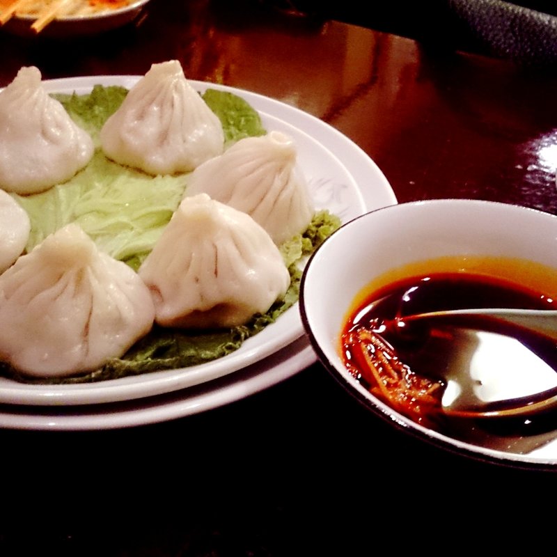 激辛だれの小龍包(龍宮楼)