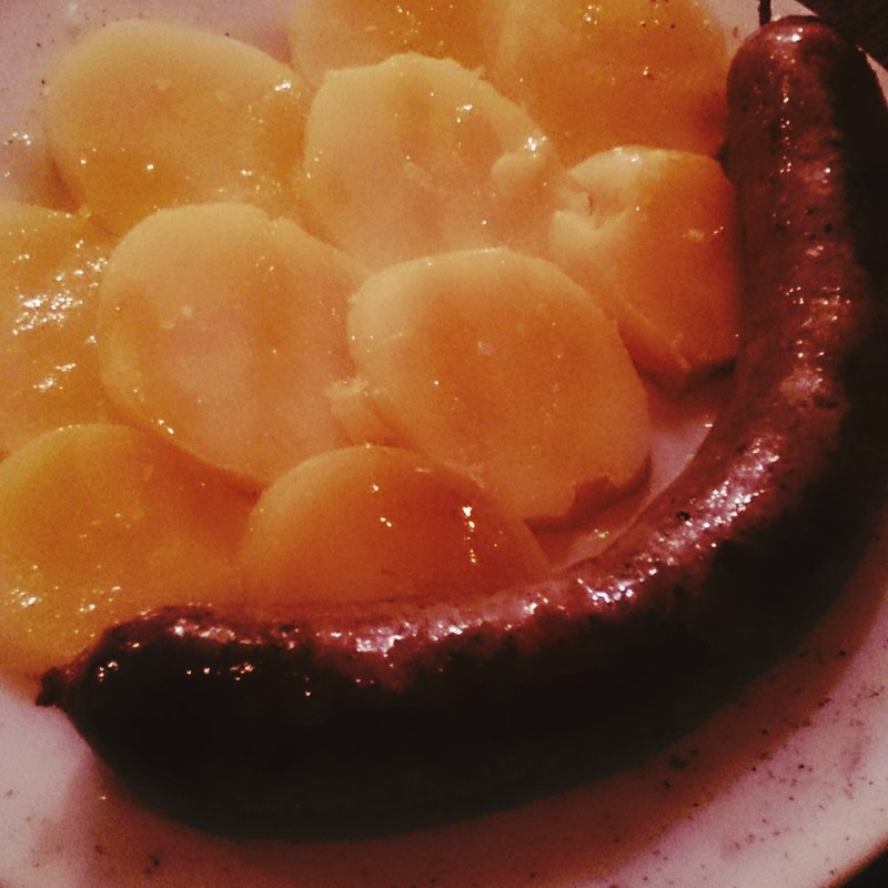 自家製ソーセージとジャガイモのサラダ(アヒルストア)