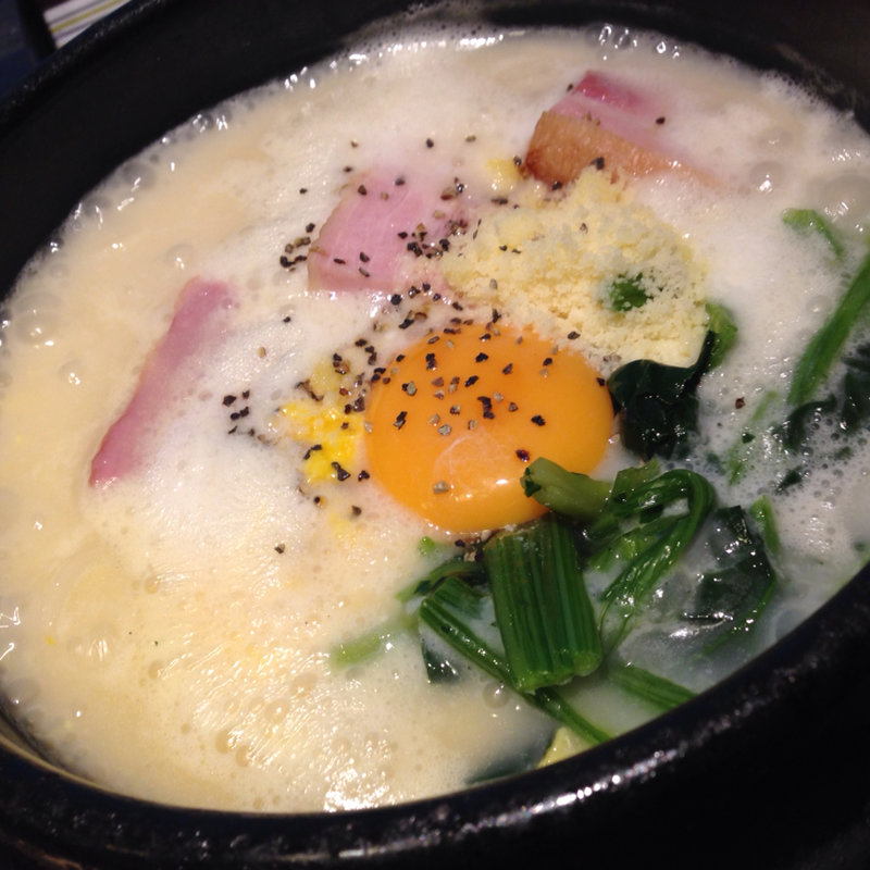 厚切りベーコンと半熟卵のカルボナーラ（温）(創作和食うどんDINING するり 新宿本店)