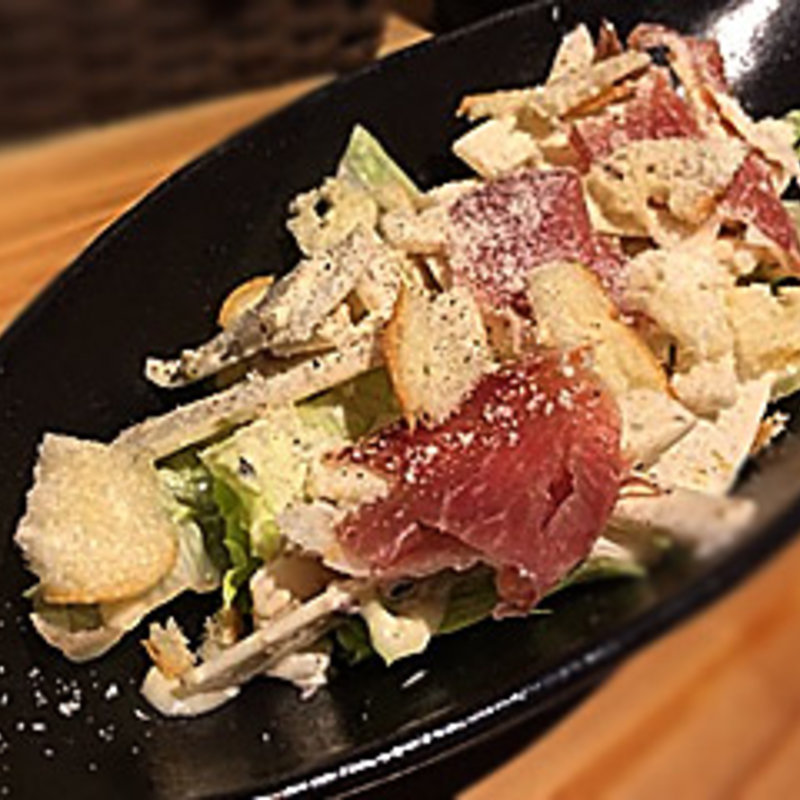 藤沢生ハム乗せシーザーサラダ(フレンチバル 来酒 （キッシュ）)