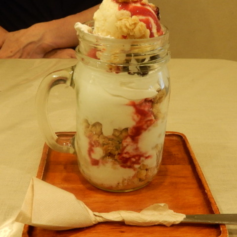 グラノーラパフェ(DINING CAFE SONRISA)