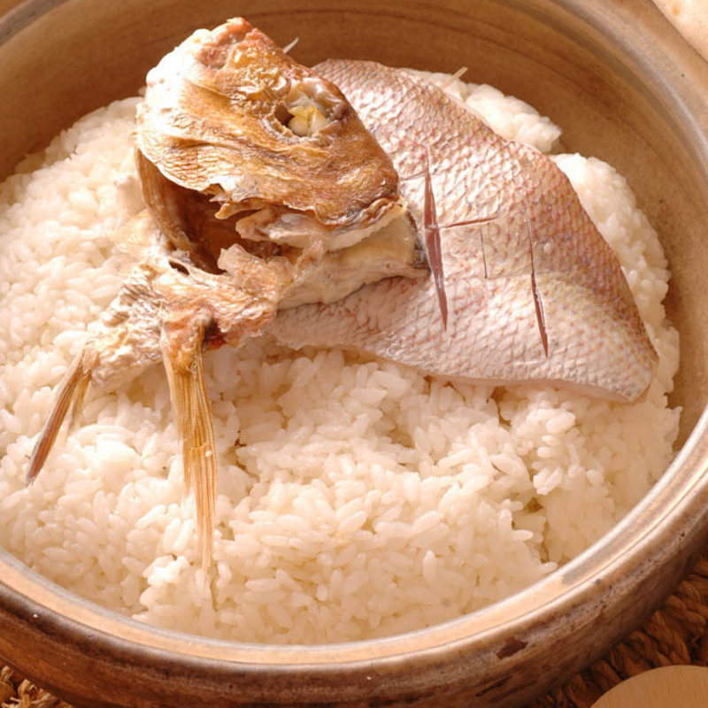 「土鍋炊き」自慢の鯛めし(蛍の庭)