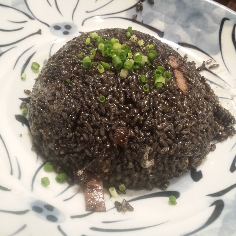 イカスミチャーハン(東池袋魚金)