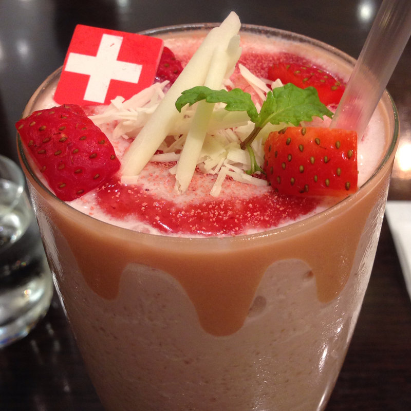 ホワイトチョコレートストロベリーアイスドリンク(リンツ ショコラ カフェ 銀座店)