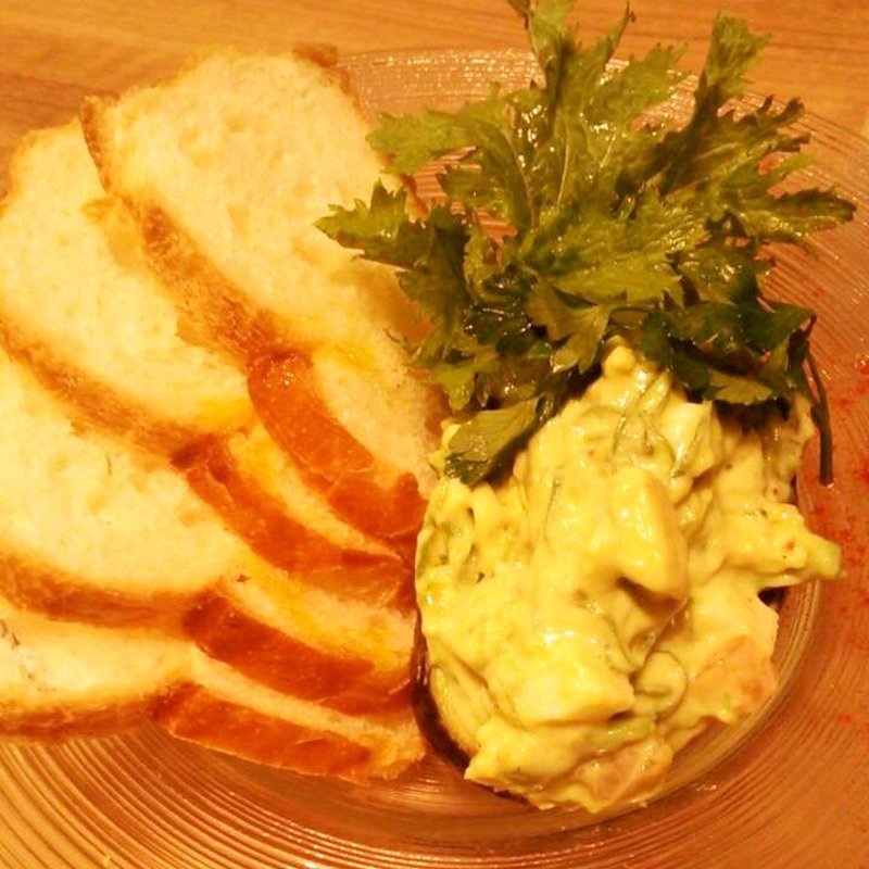 アボカドとサーモンのタルタル(お野菜とワイン 美山Ｃａｆｅ 梅三小路店)