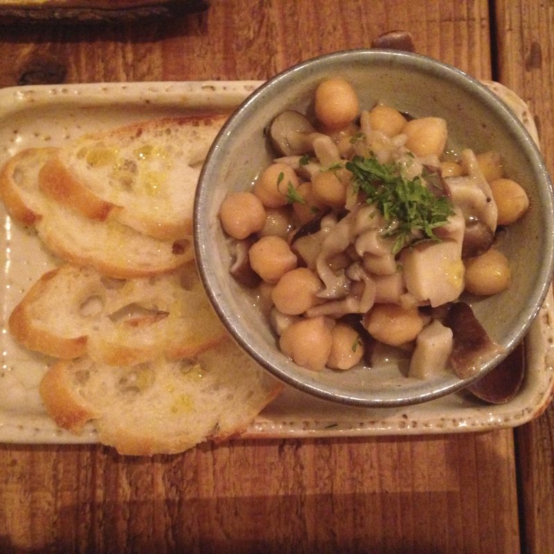 きのことひよこの煮込み(野菜と自然派ワイン食堂 harukucchii)