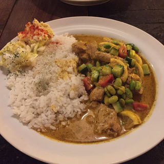 月替わり レモンチキンキーマカリー(般゜若大阪福島店 （PANNYA CAFE CURRY）)