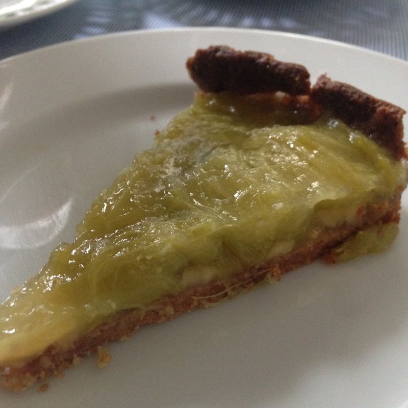 緑のルバーブとバナナのタルト(ひなぎくきつね )