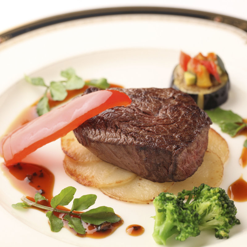 柔らか牛フィレ肉のグリエ 温野菜とともに(レストラン フォッセ)