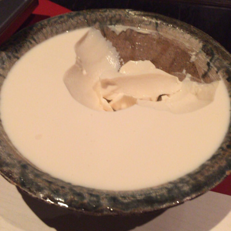 湯豆腐(豆屋源蔵 （まめやげんぞう）)