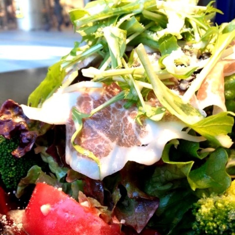 生ハムとマッシュルームのサラダ(THE CITY BAKERY アトレ品川)