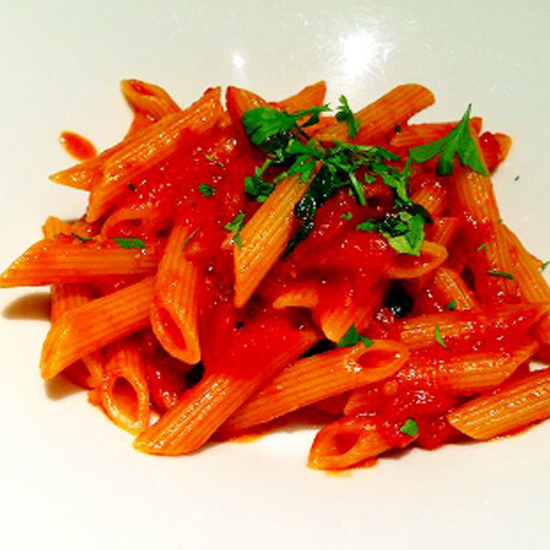 辛いトマトソースのスパゲッティ　ペンネ(Caffe Classica)