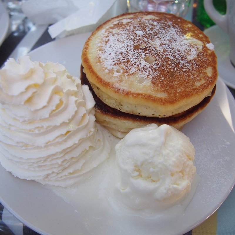 パンケーキ バニラアイスのせ( カフェ 坂の下)