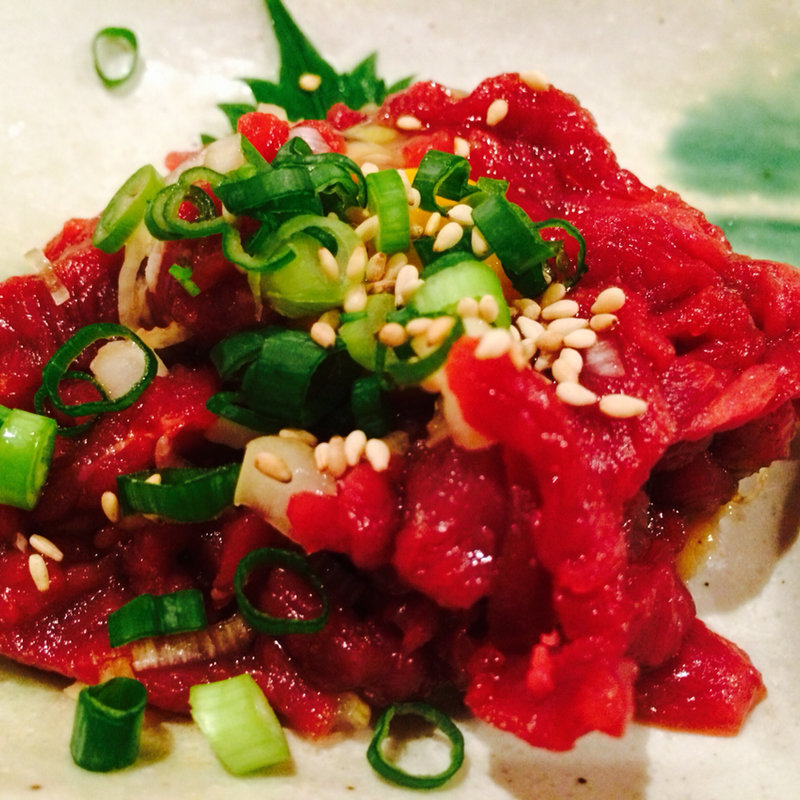 桜ユッケ(立飲みカドクラ)