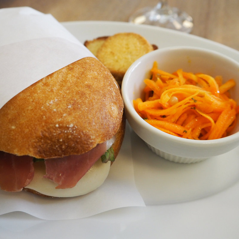 生ハムとパルミジャーノのパニーニ(パンとエスプレッソと)