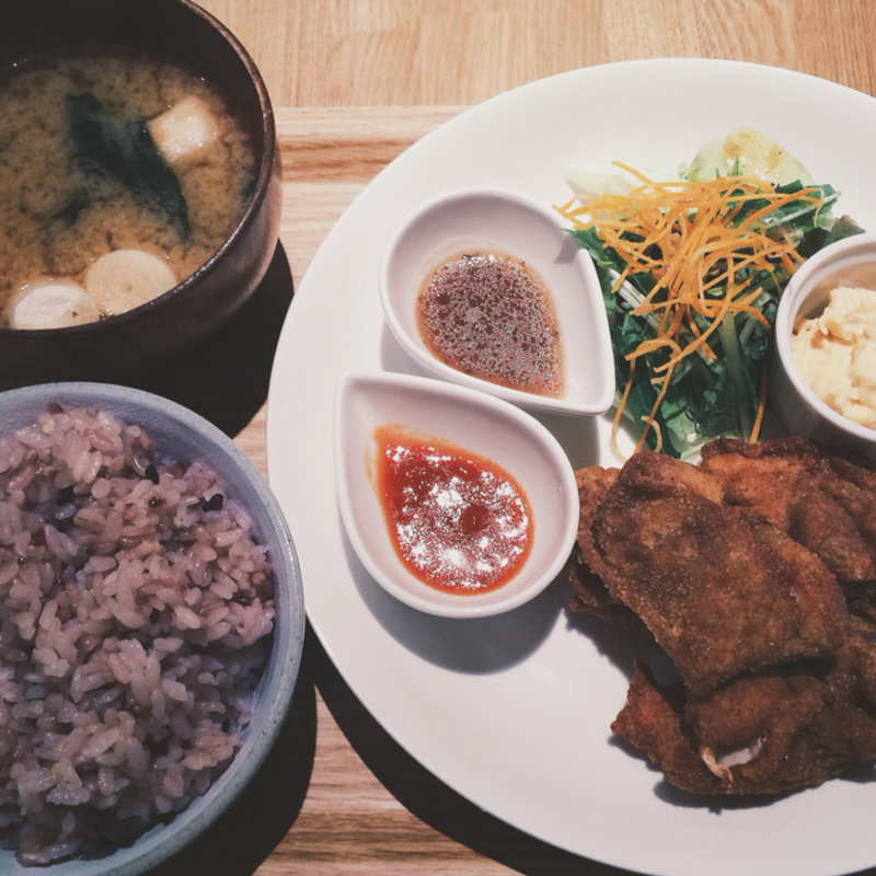 からあげ定食(ごはんカフェBOND)