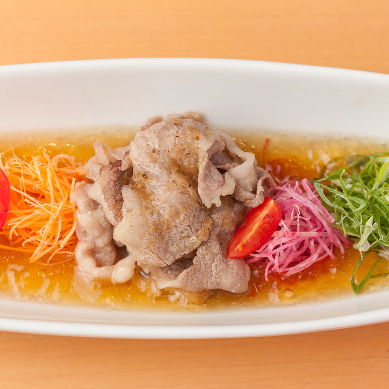 彩り鮮やかな野菜と一緒にいただく　葉山牛しゃぶ(牛の割烹 葉山)