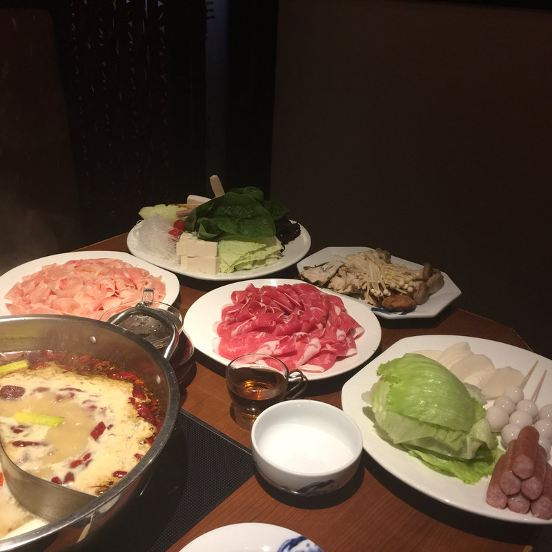 薬膳火鍋(小肥羊 赤坂店 （チュウゴクヒナベセンモンテン シャオフェイヤン）)