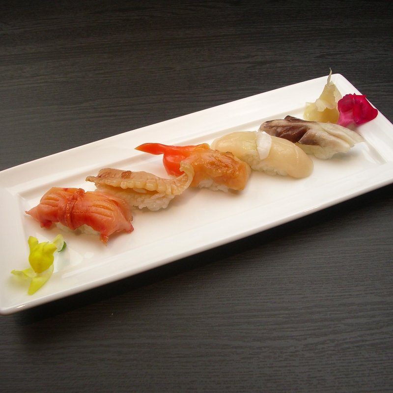 旬菜握り寿司 葵(鮨ダイニング　一沁)