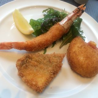 3種のフライ盛り合わせ(東洋軒)