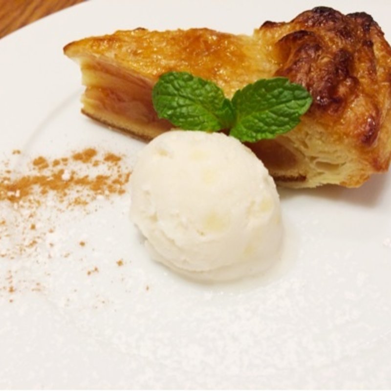 温かいアップルパイとリンゴのアイス(マラケシュ グランツリー 武蔵小杉店 )