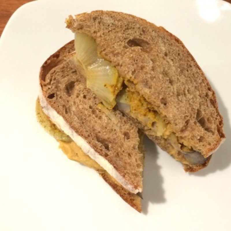 節の野菜グリルとひよこ豆のペーストのカンパーニュ(F&P Smoothie Cafe 青山店)