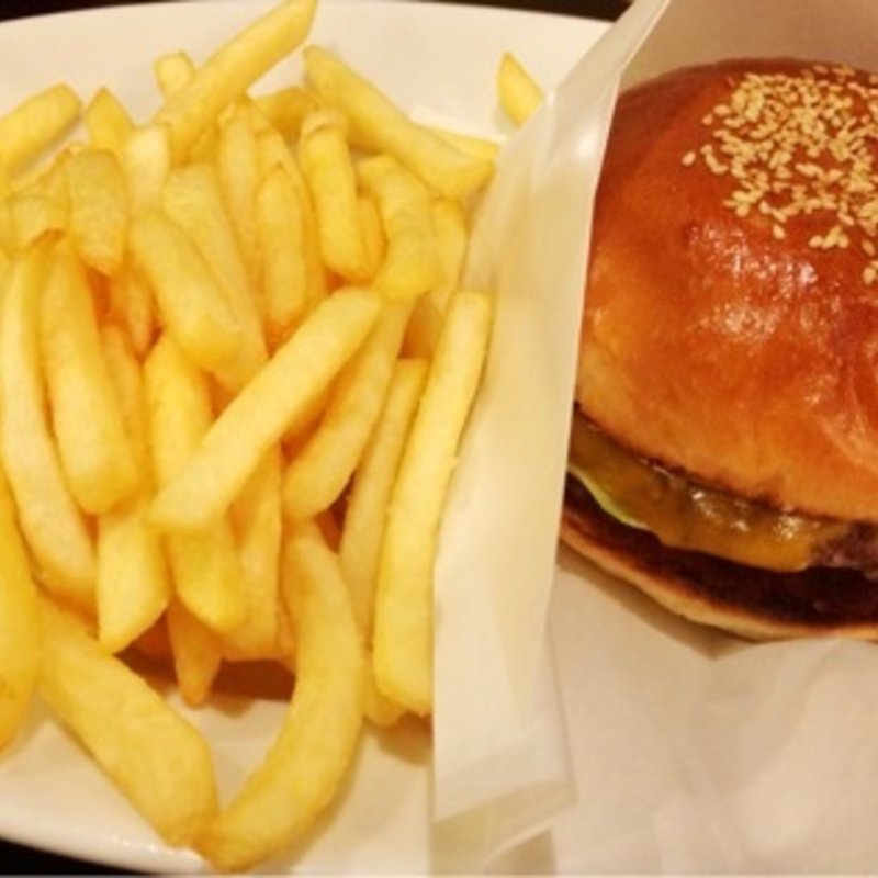チーズバーガー(GOLDEN BROWN OMOTESANDO)