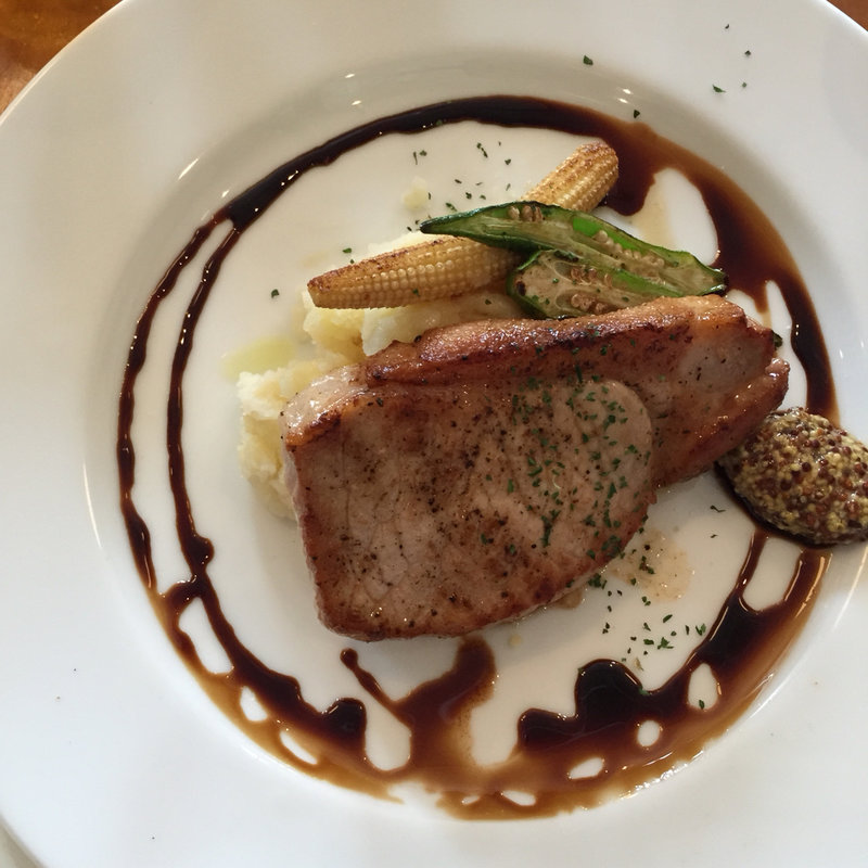 豚肩肉のロティ マスタード添え(HUIT harajuku)