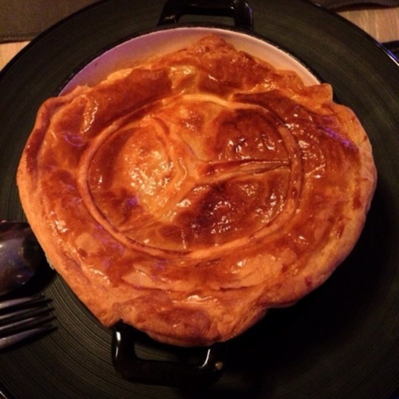 A．P．F．T．(Mercedes me Tokyo / UPSTAIRS)