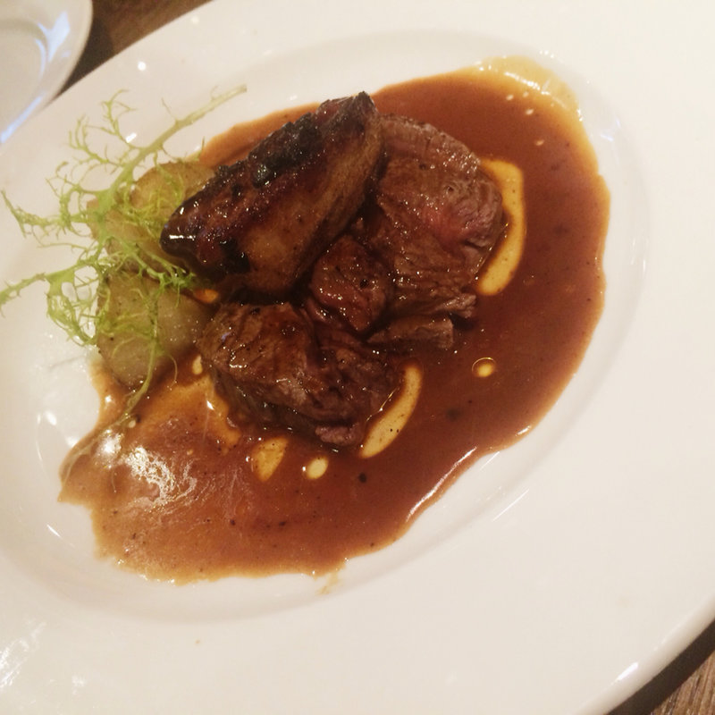 牛ヒレ肉とフォアグラのロッーシーニ風(Bar de PePe)