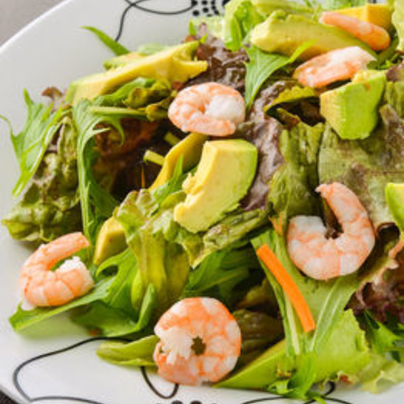 小エビとアボカドのサラダ(バー B24 千葉中央)