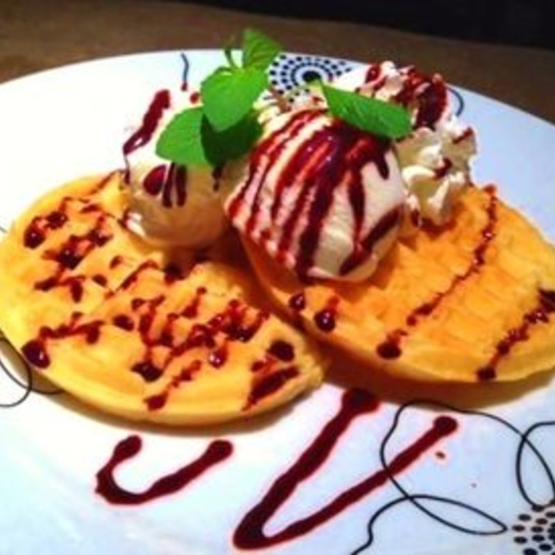 ワッフル アイス添え(バー B24 千葉中央)