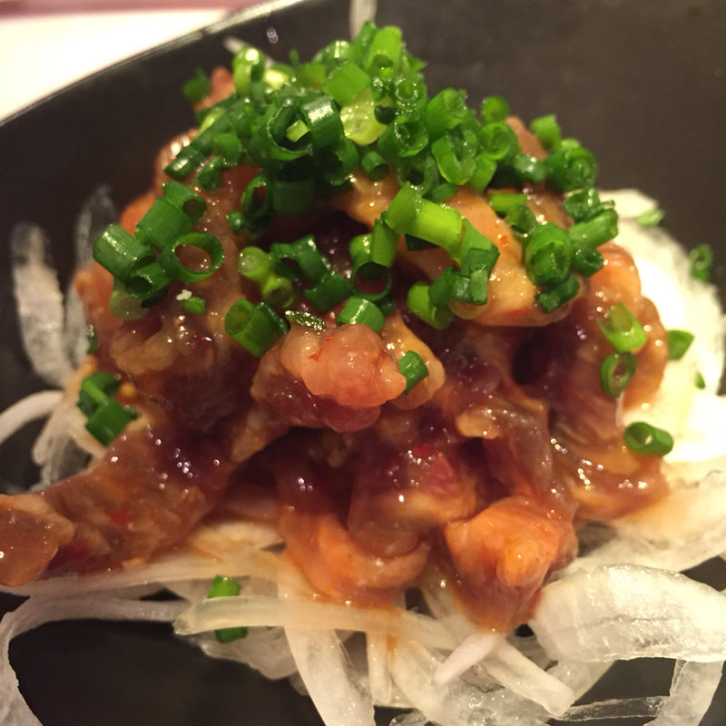 肉塩辛 韓辛仕立て(蒲田バル肉寿司)