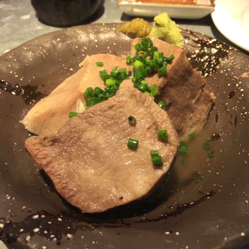 やわらか茹タン(蒲田バル肉寿司)