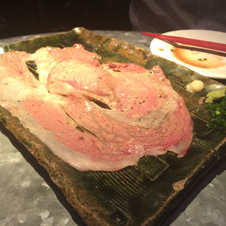 当店1番人気！『さしとろ』(蒲田バル肉寿司)