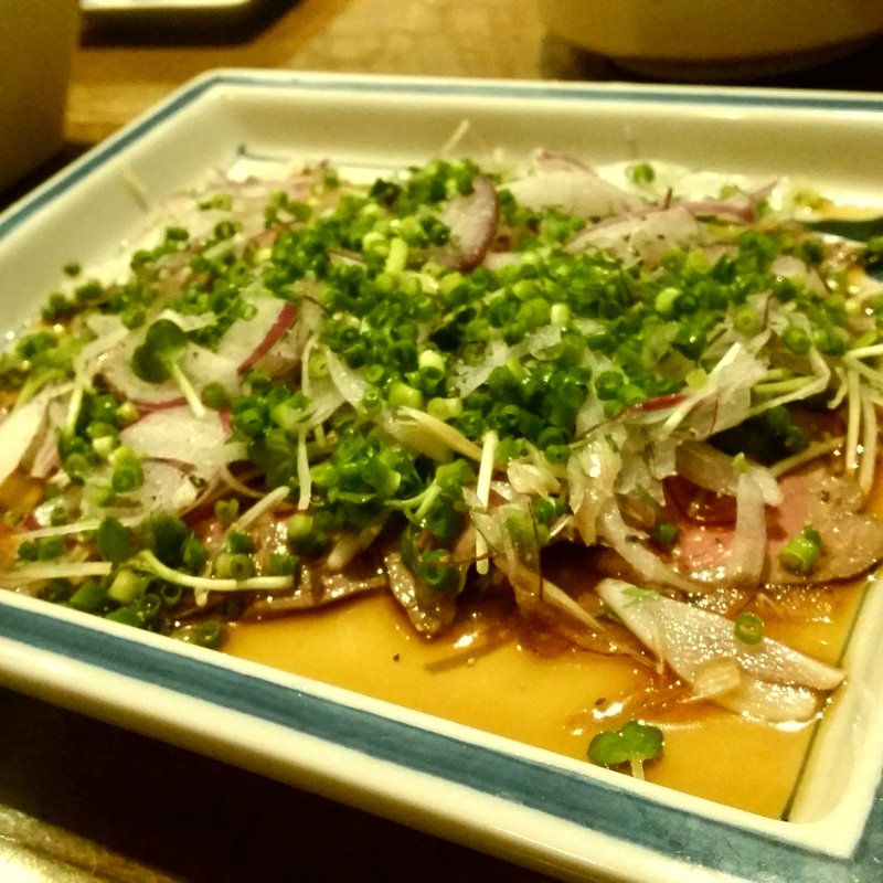 牛タタキ薬味のせ(くじら山)