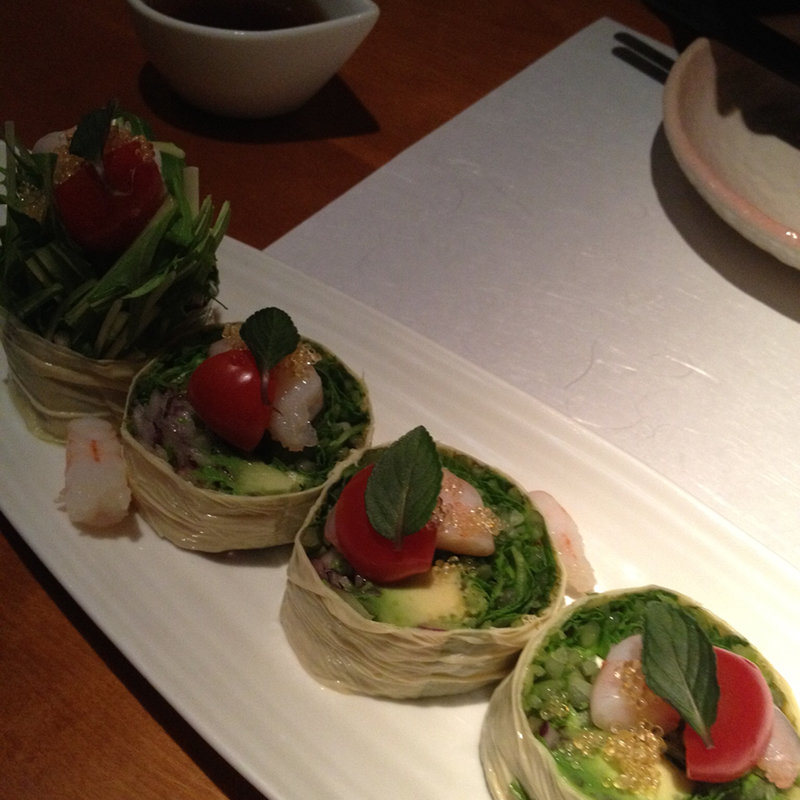 エビとアボカドの生湯葉巻き(水の賦高輪店)