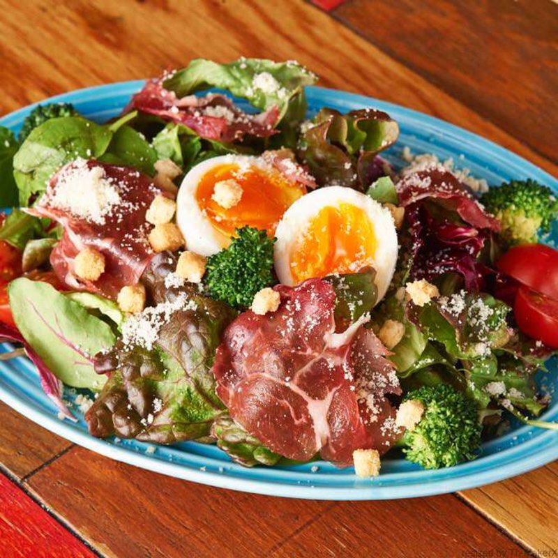 半熟卵のシーザーサラダ(千葉っ子ダイニング ペコリ)