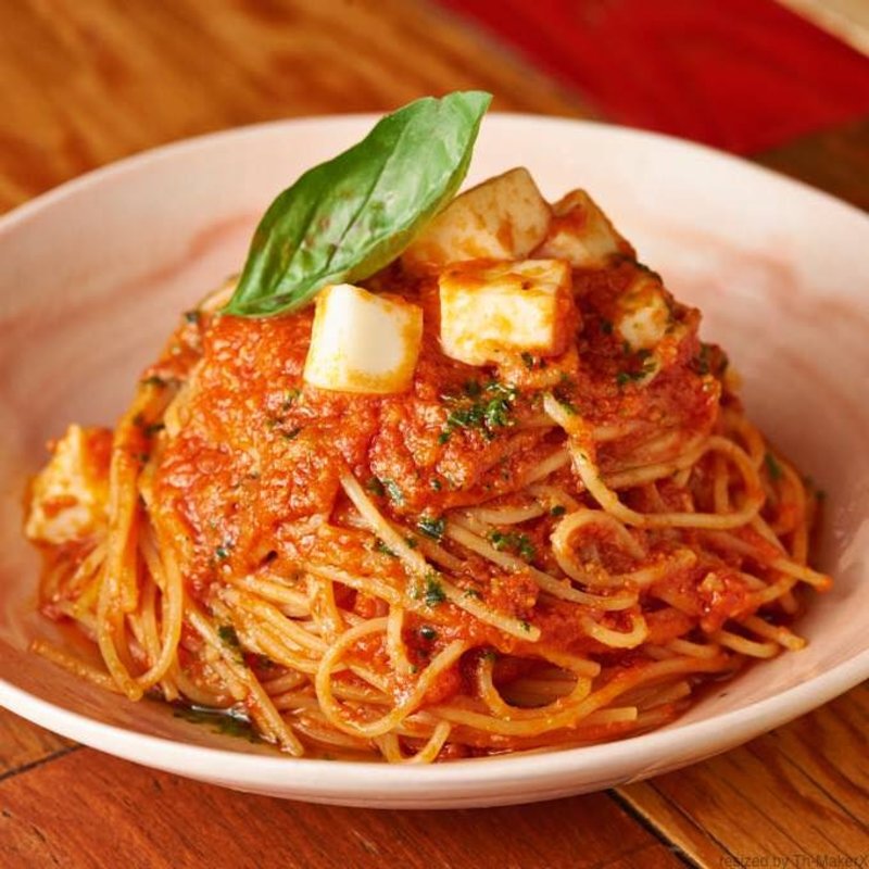 バジルとモッツアレラチーズトマトパスタ(千葉っ子ダイニング ペコリ)