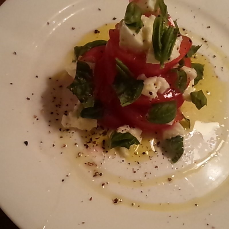 モッツァレラチーズとトマトのカプレーゼ(わいん食堂４４ )