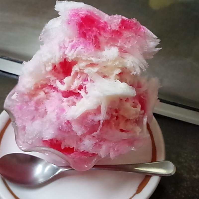 いちごみるく(はとやお好み焼店)