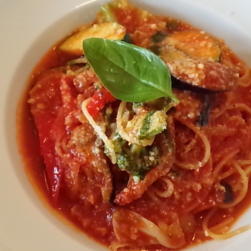 パンチェッタと夏野菜のトマトソース(ボスケット （Ｂｏｓｃｈｅｔｔｏ）)