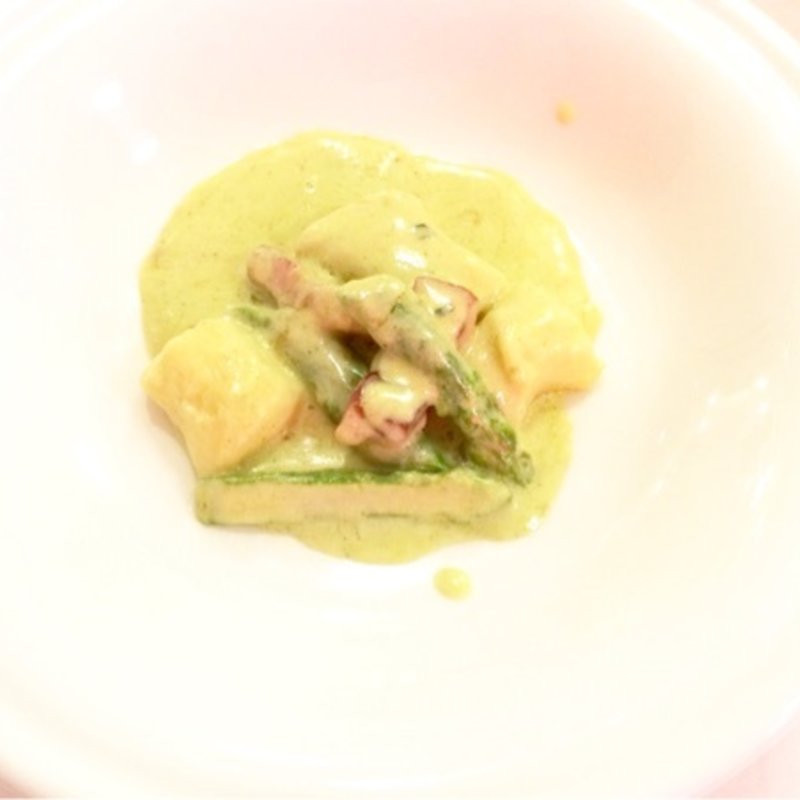 自家製ニョッキの　パンチェッタとグリーンアスパラのクレーマ(la Tenda Rossa (ラ テンダロッサ))