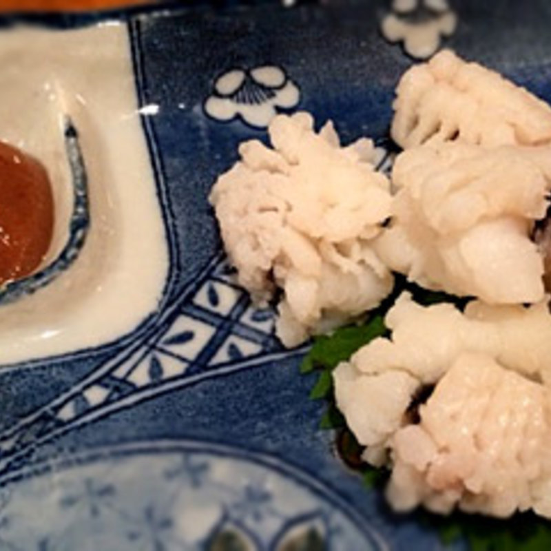 鱧の湯引き(炉ばた・鮮魚 かげん 辻堂店)